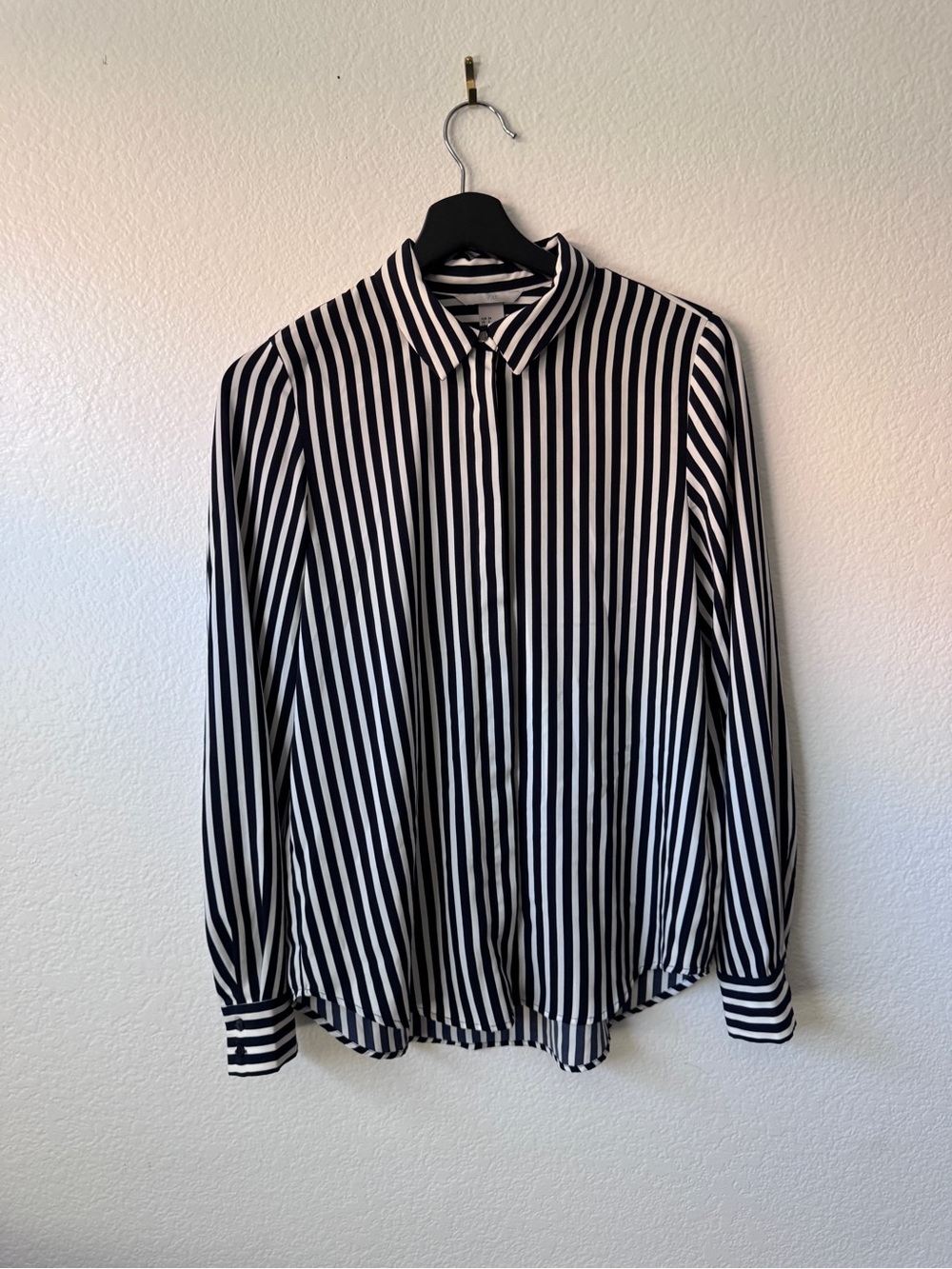 H&M Blue & White Vertical Stripe Button Down Shirt